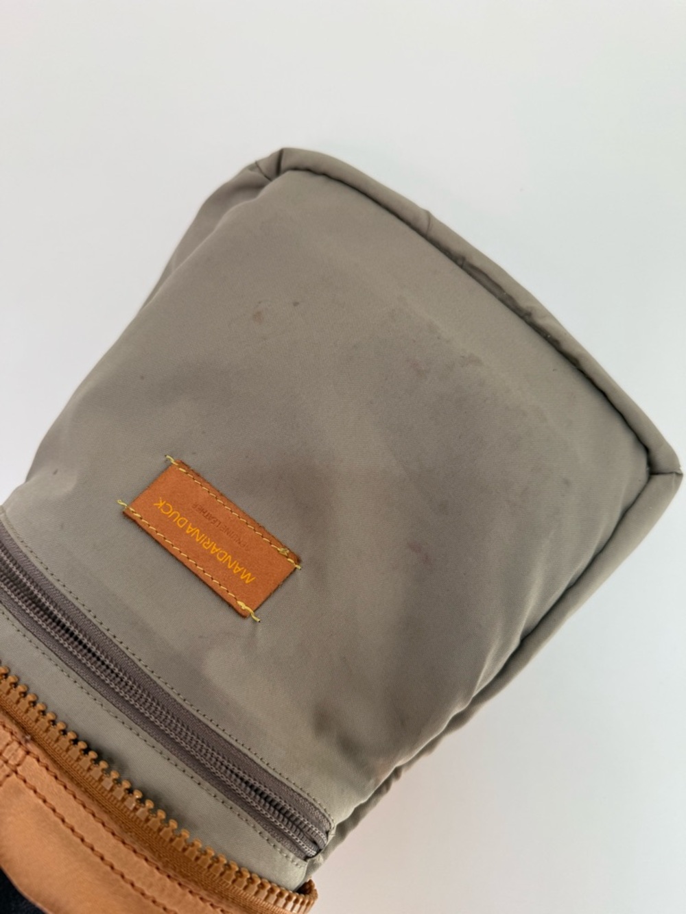 Mandarina Duck genuine leather crossbody bag with logo strap - Picture 9 of 10